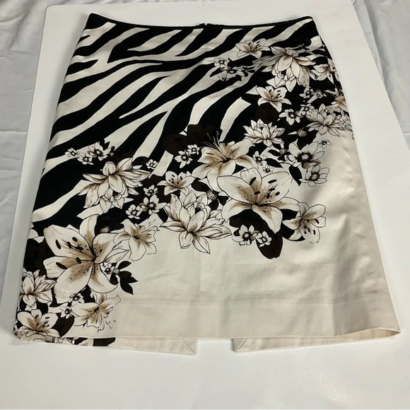 WHITE HOUSE BLACK MARKET SKIRT-SIZE 4 ZEBRA PRINT AND FLOWERS - Picture 11 of 12